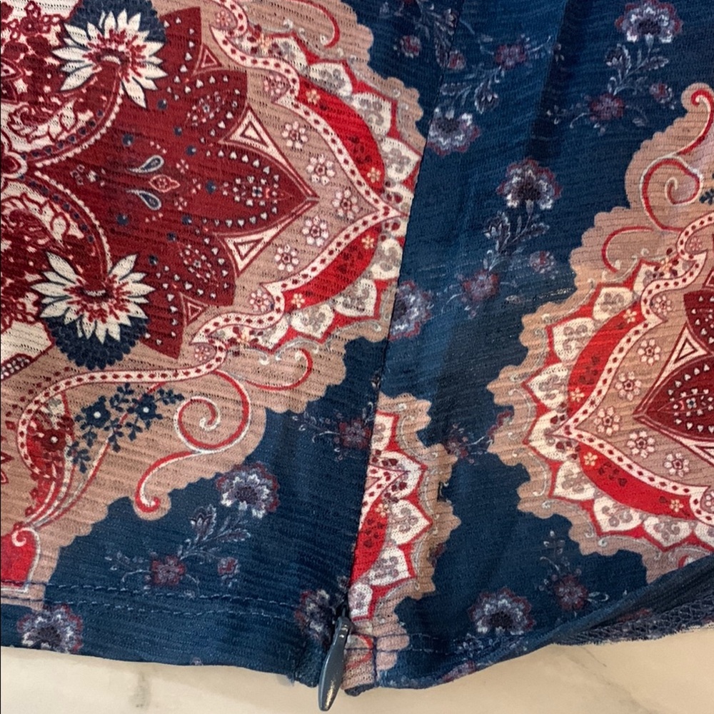 NWT Paisley Print V-Neck Top Side Zip - Picture 13 of 17